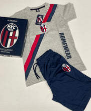 Carica l&#39;immagine nel visualizzatore di Gallery, Magazzini Europa Completo ragazzo Ufficiale del Bologna T-shirt e pantaloncino Magazzinieuropa